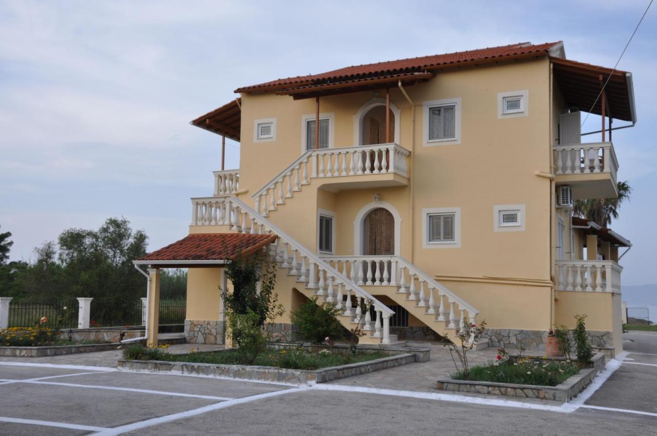 Neptune Resort Kavos Bagian luar foto