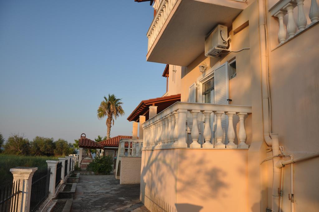 Neptune Resort Kavos Bagian luar foto