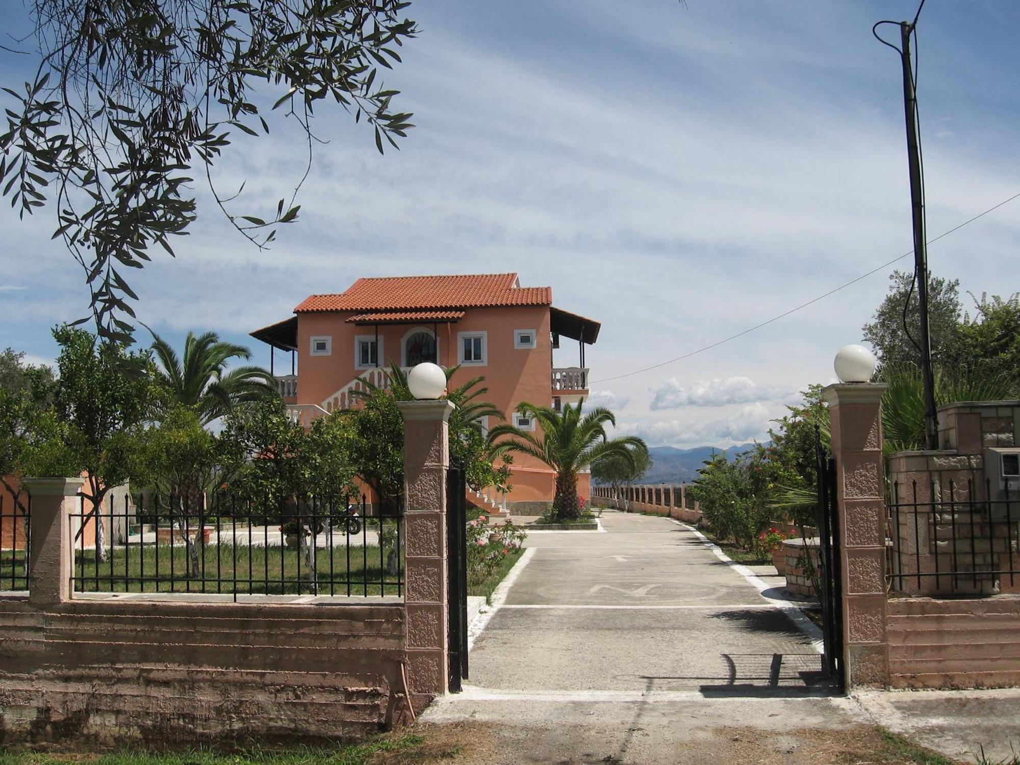 Neptune Resort Kavos Bagian luar foto