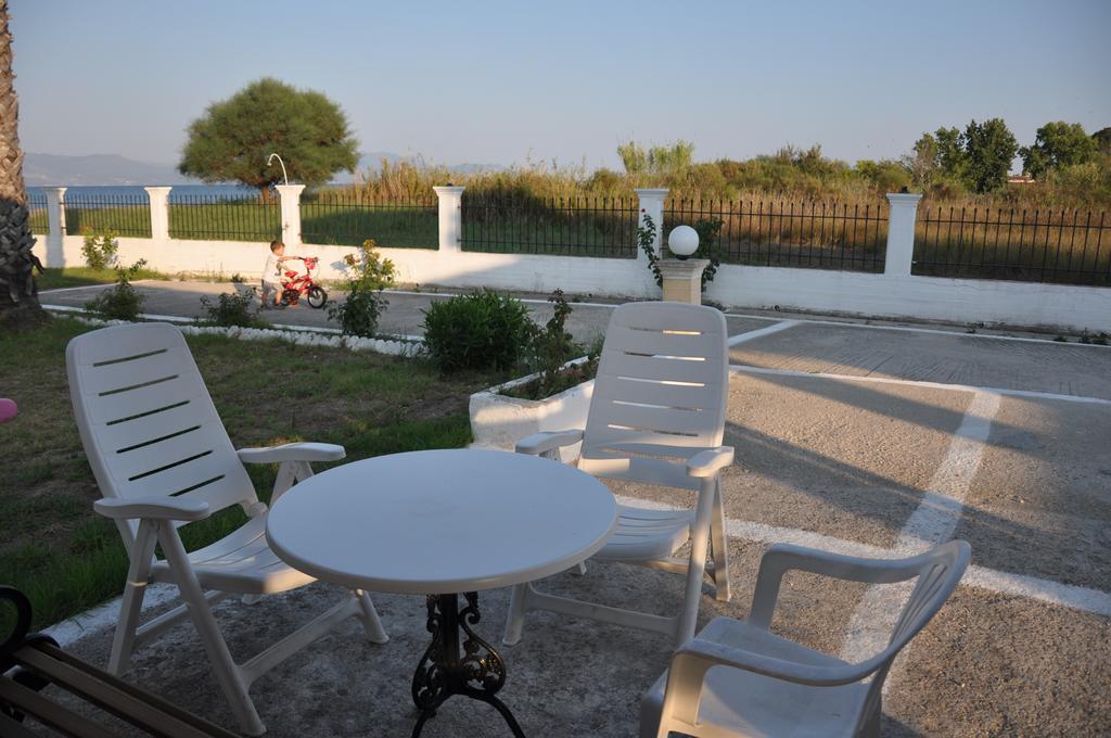 Neptune Resort Kavos Bagian luar foto