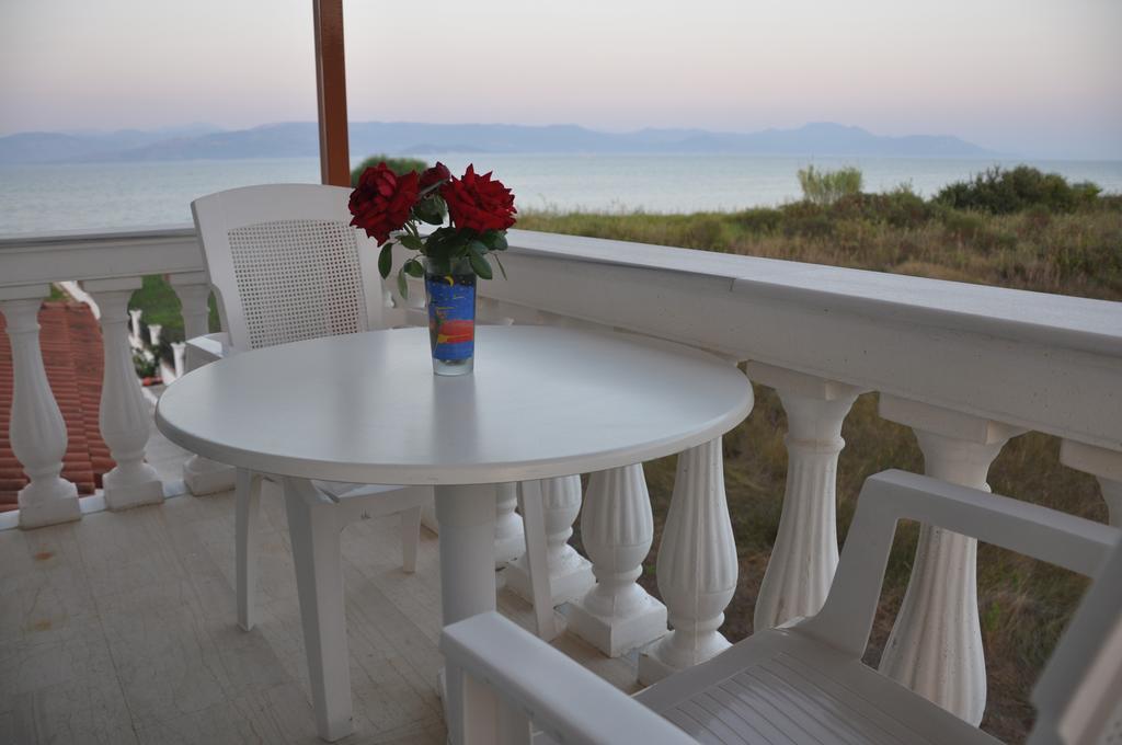 Neptune Resort Kavos Bagian luar foto