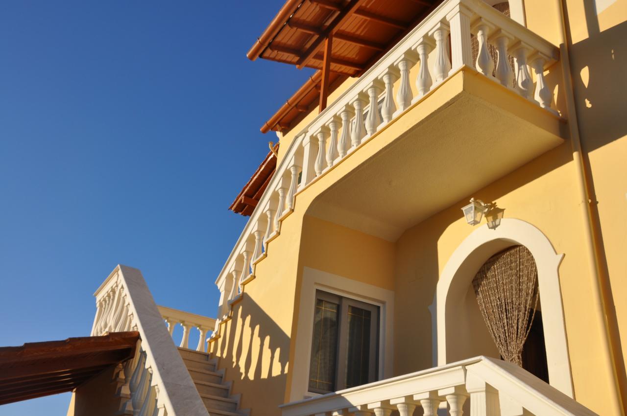 Neptune Resort Kavos Bagian luar foto