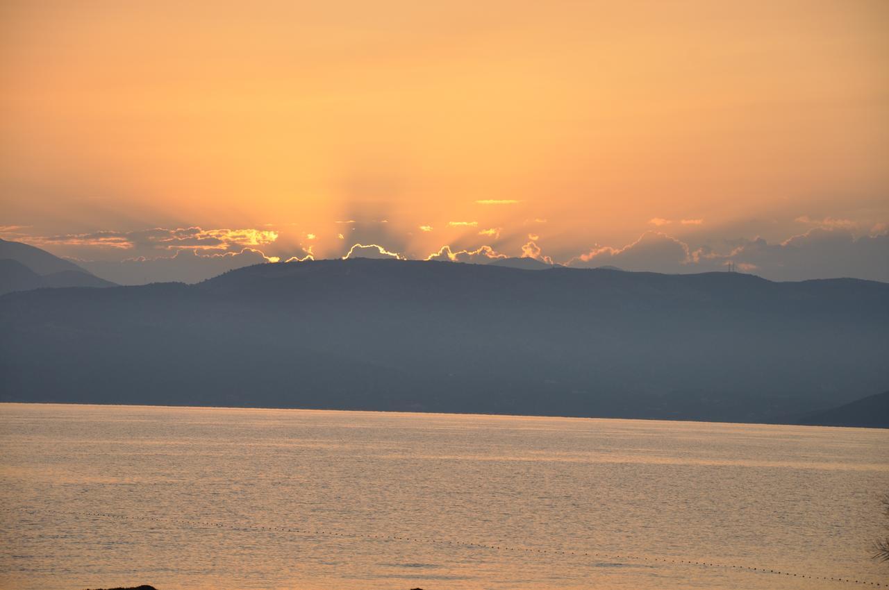 Neptune Resort Kavos Bagian luar foto